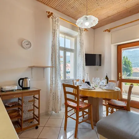 11319a Apartment *
